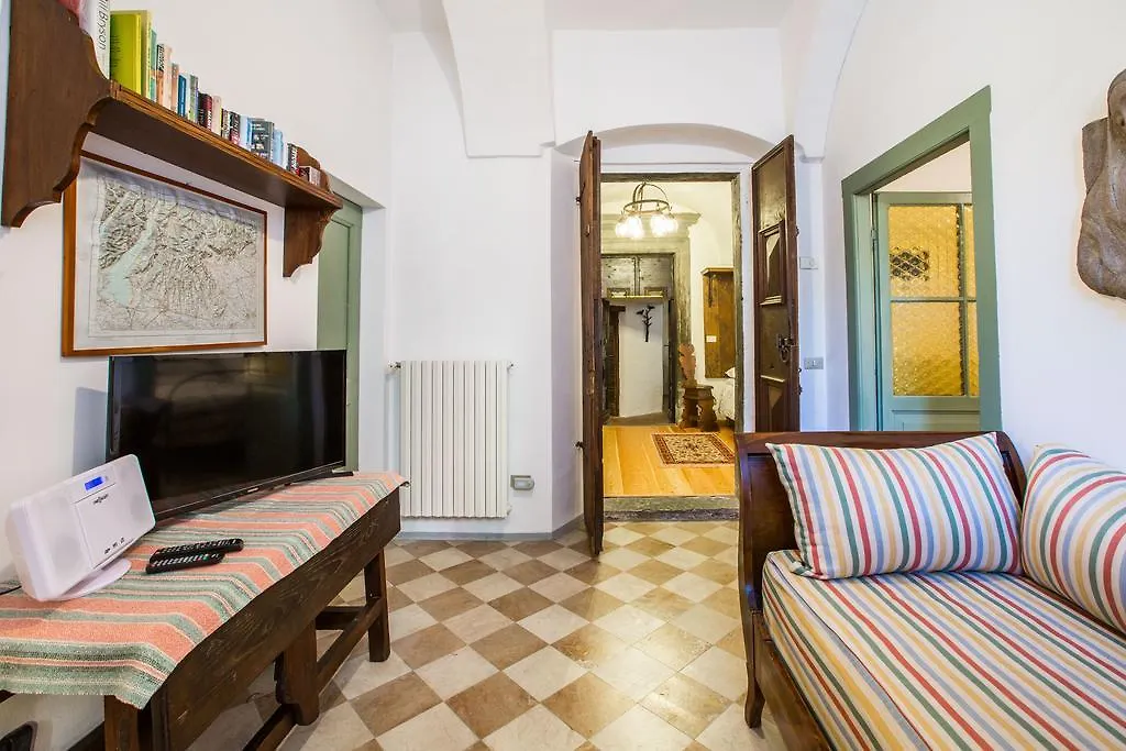Il Batti Apartment Water Front And Private Beach Toscolano Maderno 0*,  Włochy