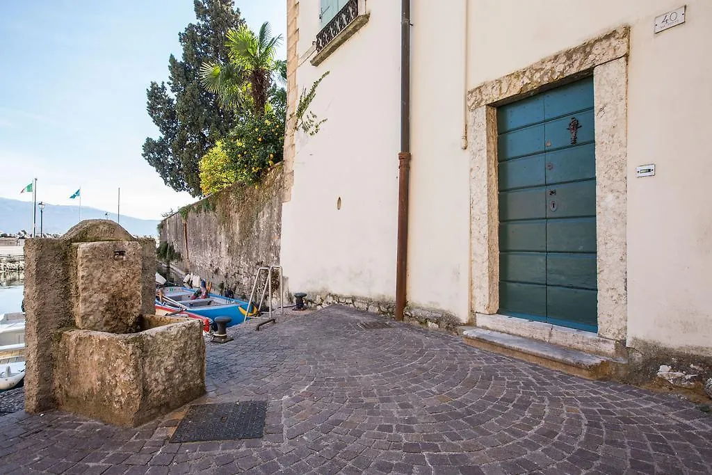 Il Batti Apartment Water Front And Private Beach Toscolano Maderno 0*,