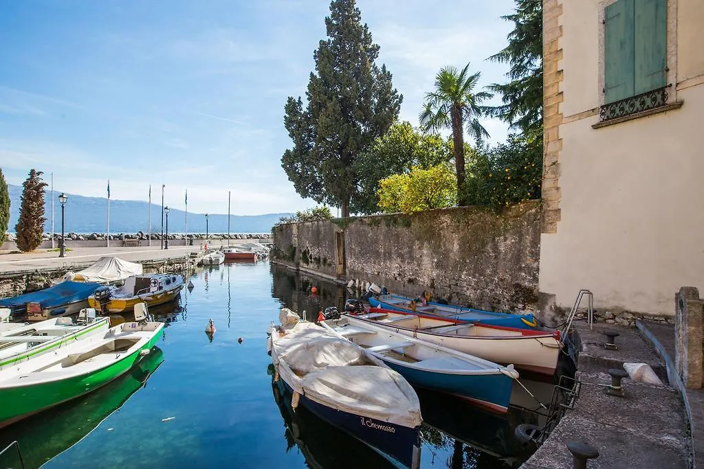 Il Batti Apartment Water Front And Private Beach Toscolano Maderno